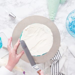 Fondant Basics Without Stress: Covering, Smoothing, and Simple Decorations